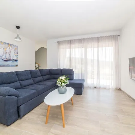 Holiday Trogir-ciovo Goldy Villa