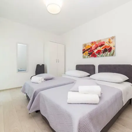 Villa Holiday Trogir-ciovo Goldy